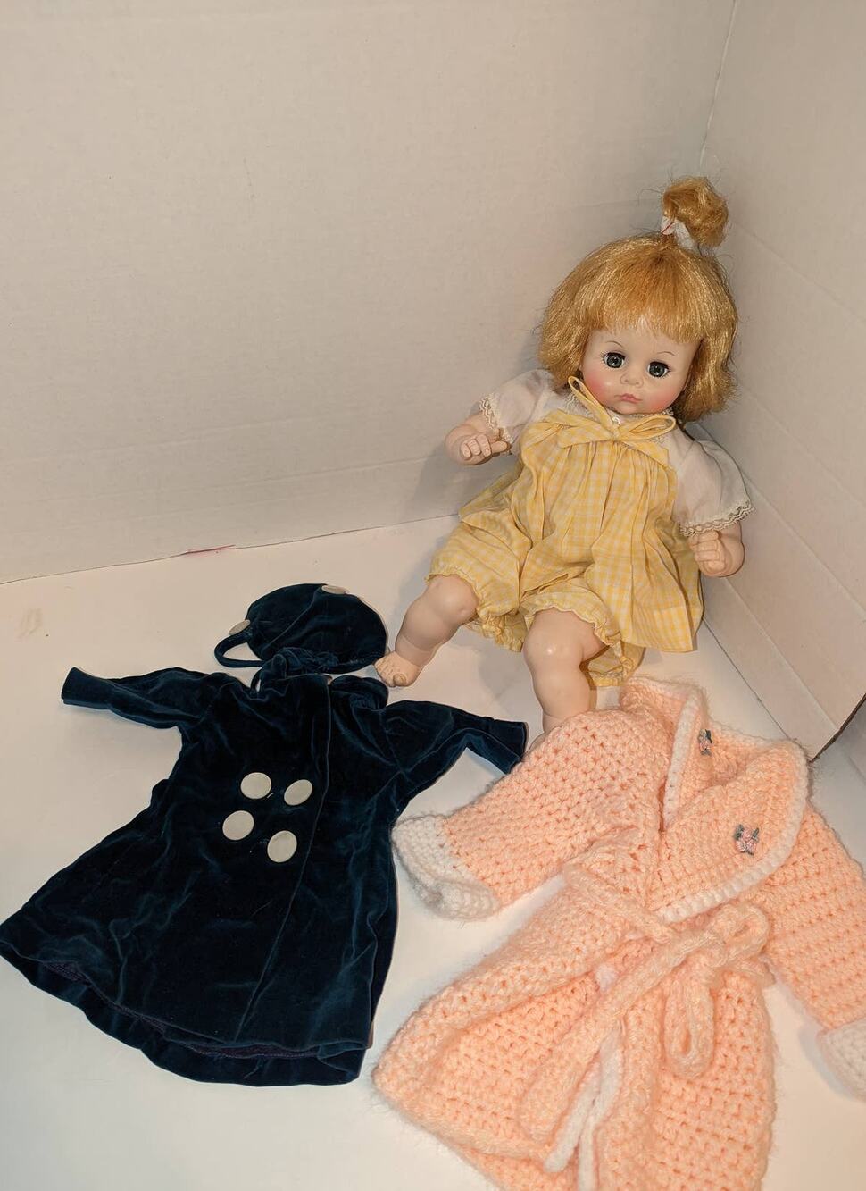 Vintage 1977 16" Madame Alexander Puddin' Doll Original outfit Coat Hat Robe